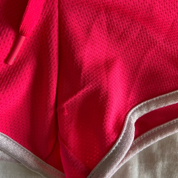 Underarmour hot pink short shorts - Picture 3 of 6